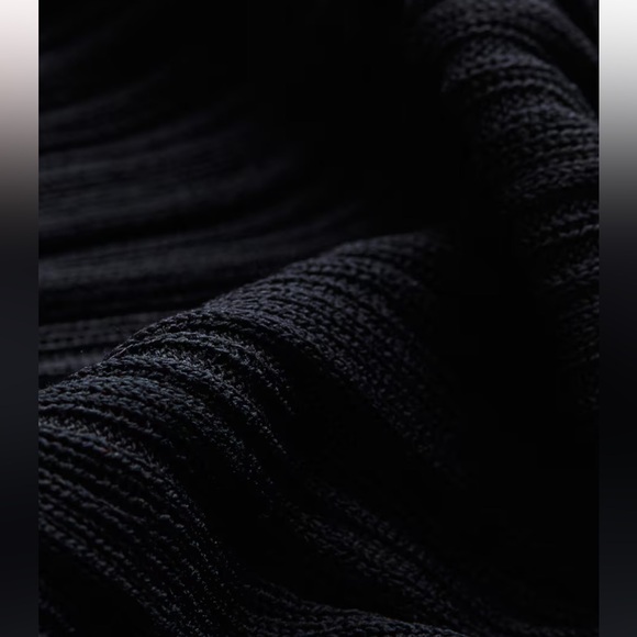 Long fitted knit dress - Picture 2 of 13